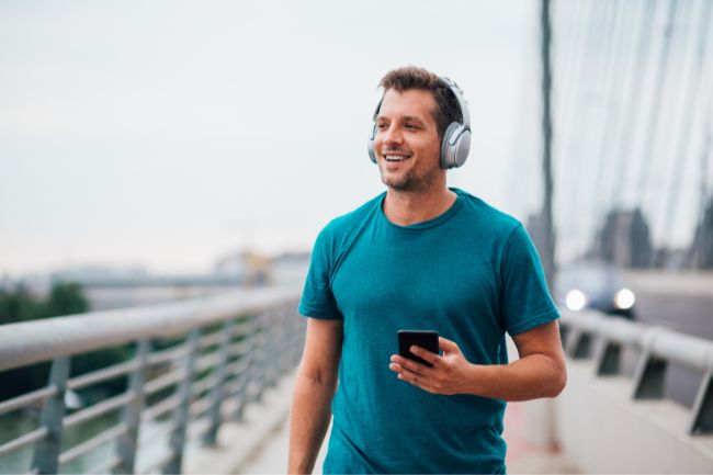 fones de ouvido para caminhada